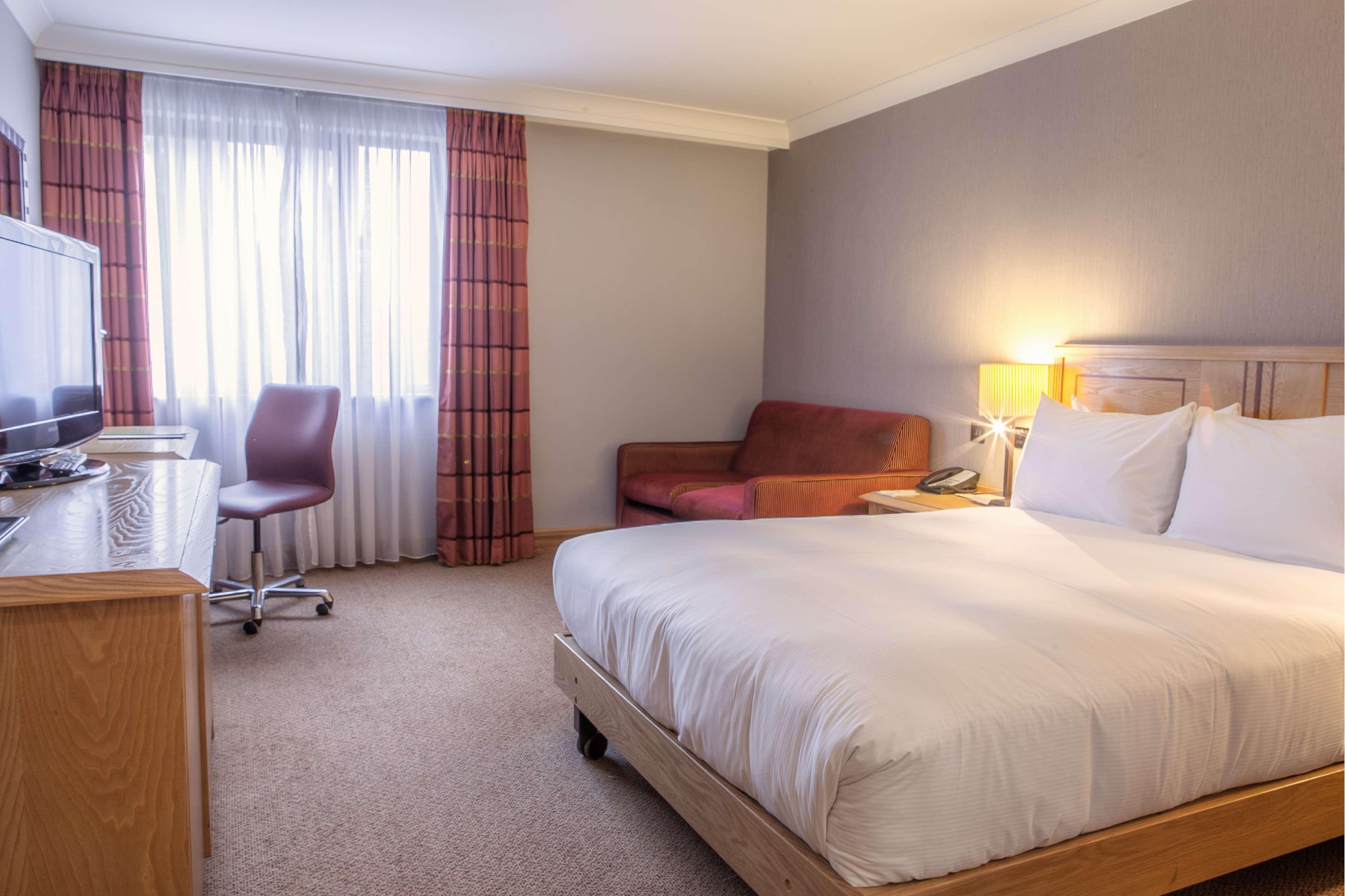 Doubletree By Hilton Swindon Hotel Exteriér fotografie
