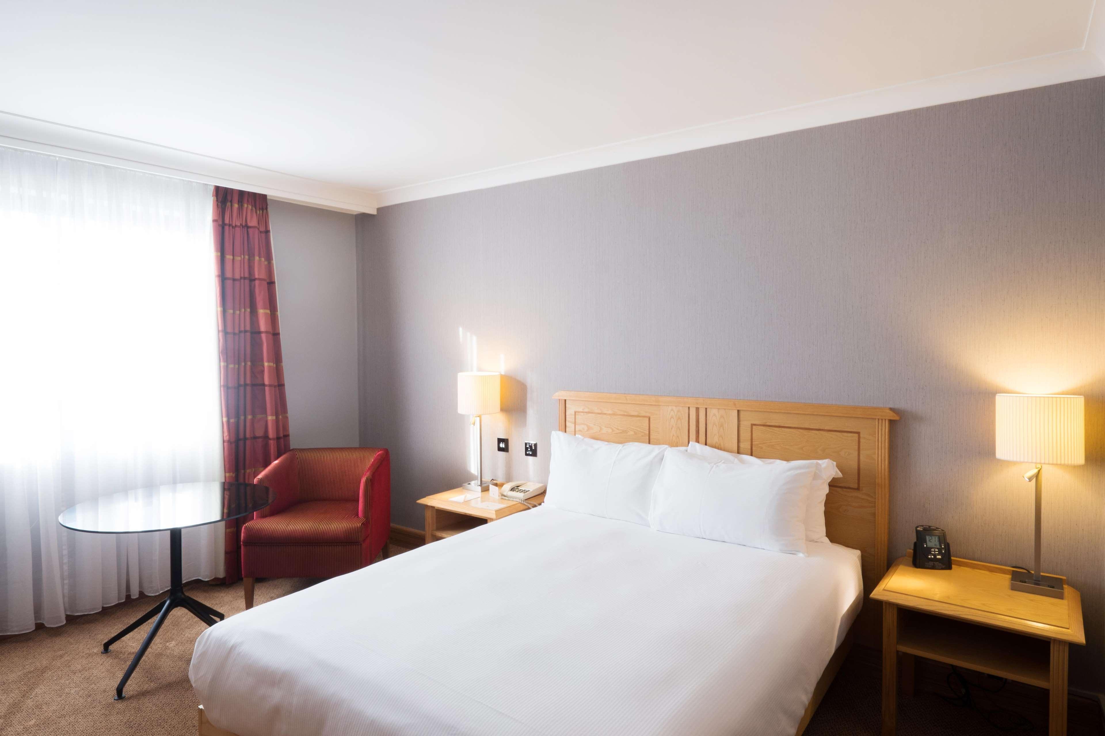 Doubletree By Hilton Swindon Hotel Exteriér fotografie