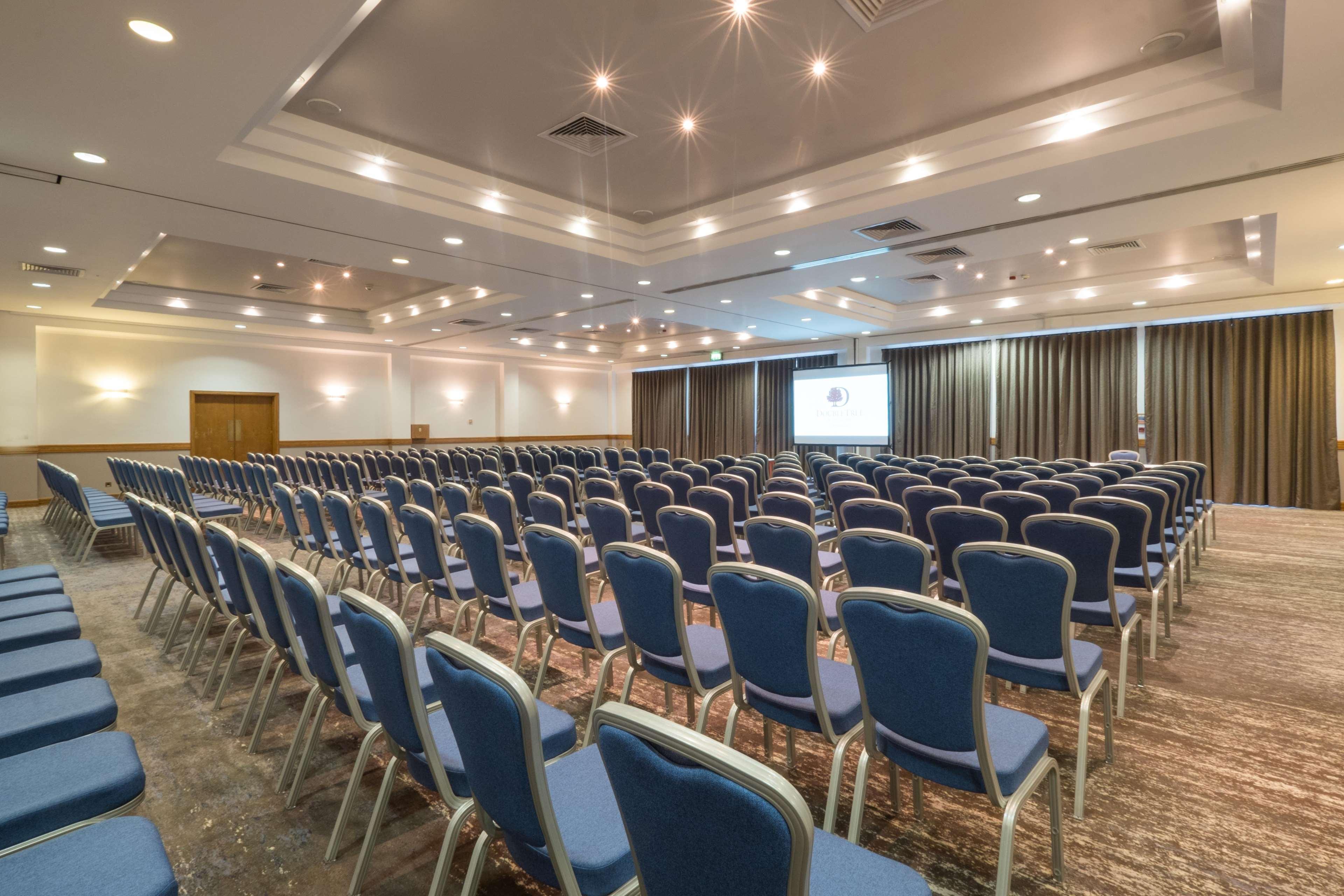 Doubletree By Hilton Swindon Hotel Exteriér fotografie