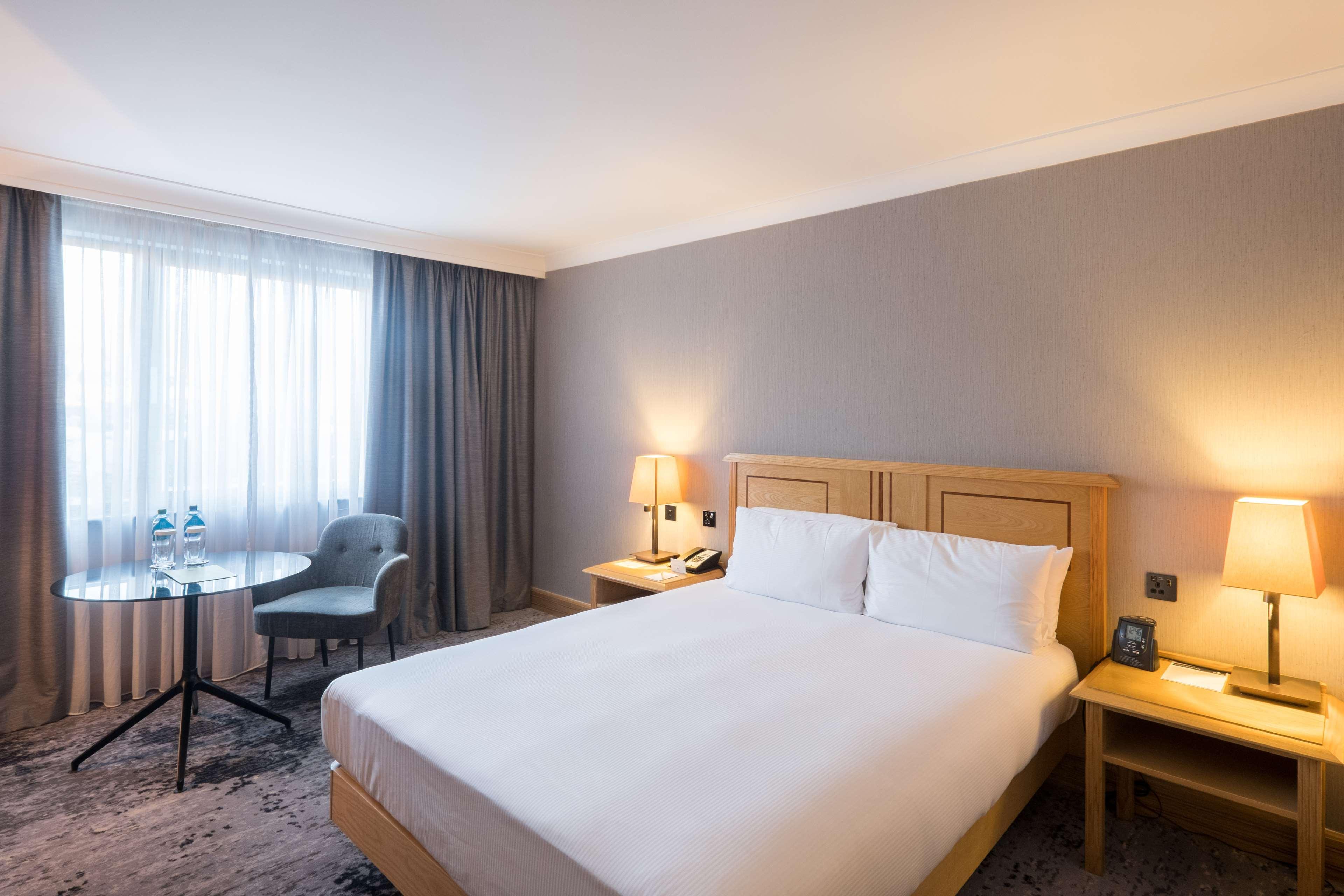 Doubletree By Hilton Swindon Hotel Exteriér fotografie