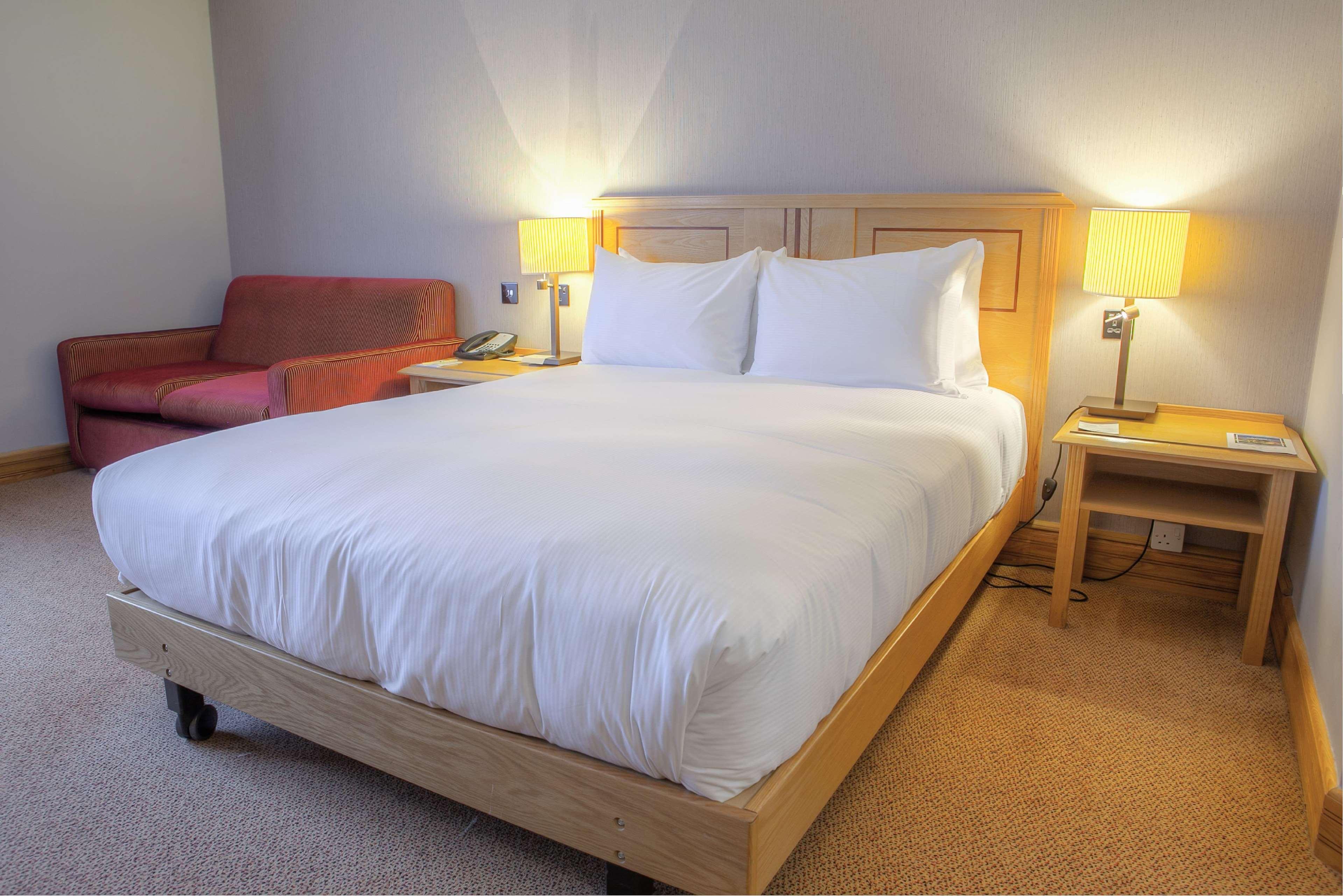 Doubletree By Hilton Swindon Hotel Exteriér fotografie