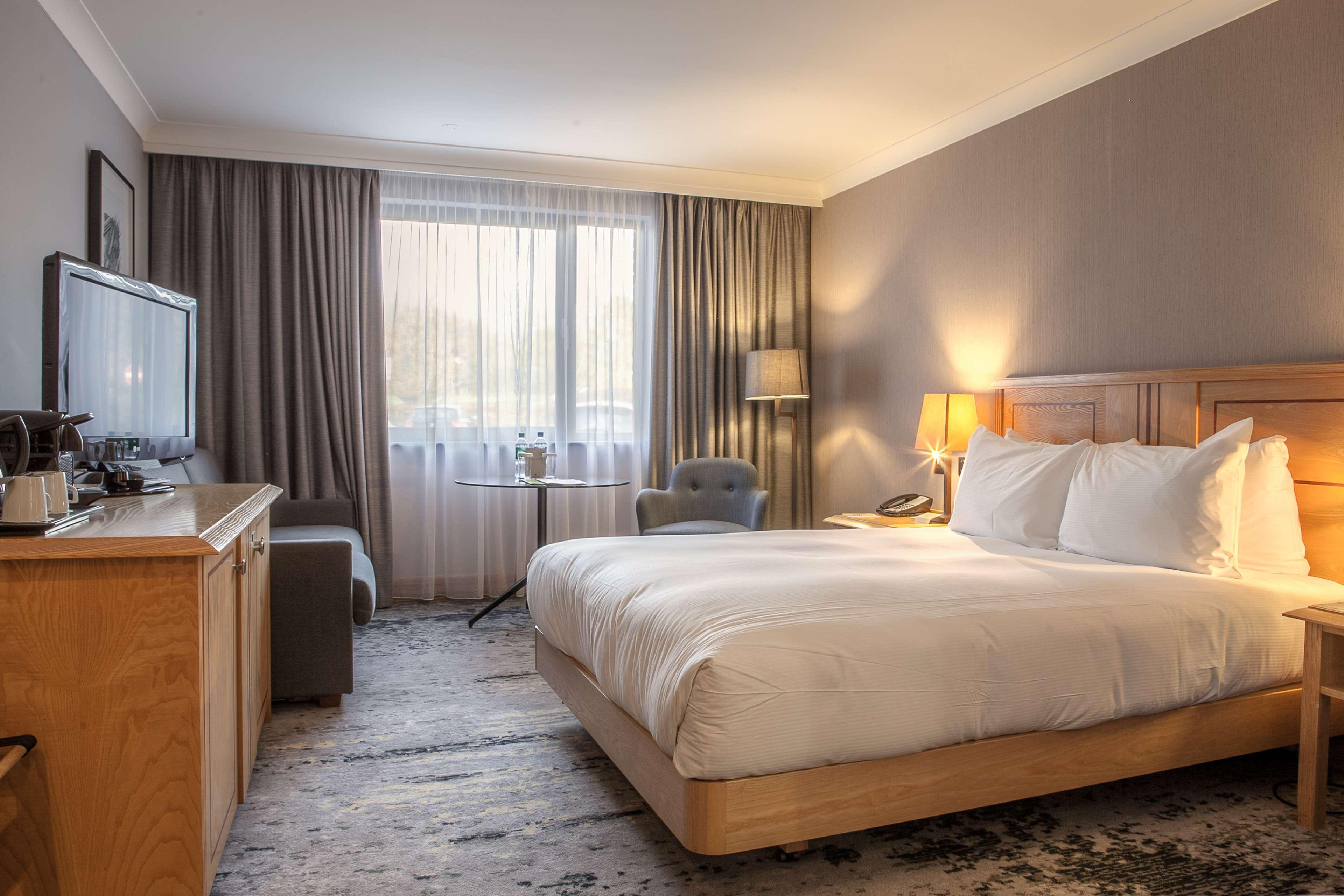 Doubletree By Hilton Swindon Hotel Exteriér fotografie