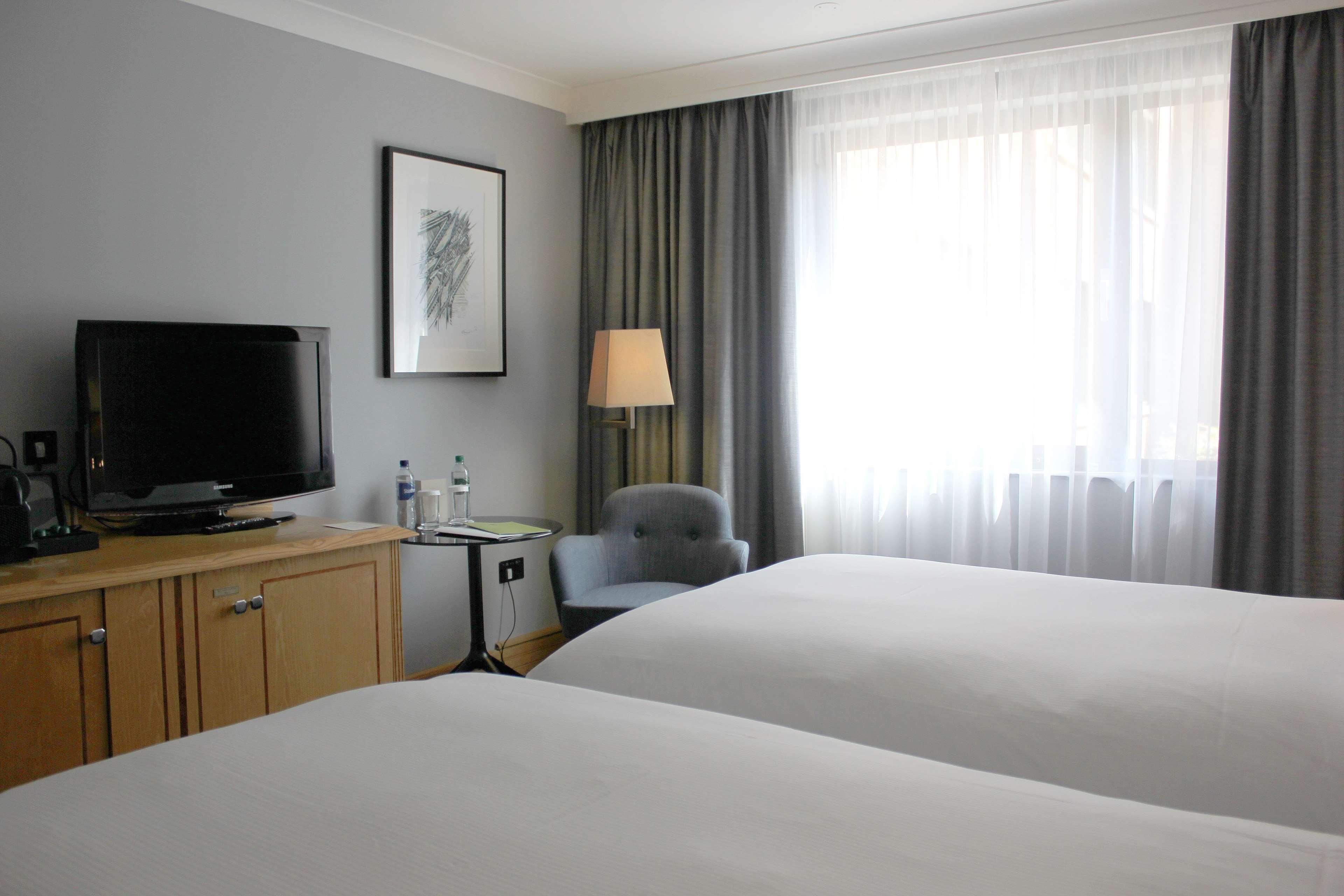 Doubletree By Hilton Swindon Hotel Exteriér fotografie