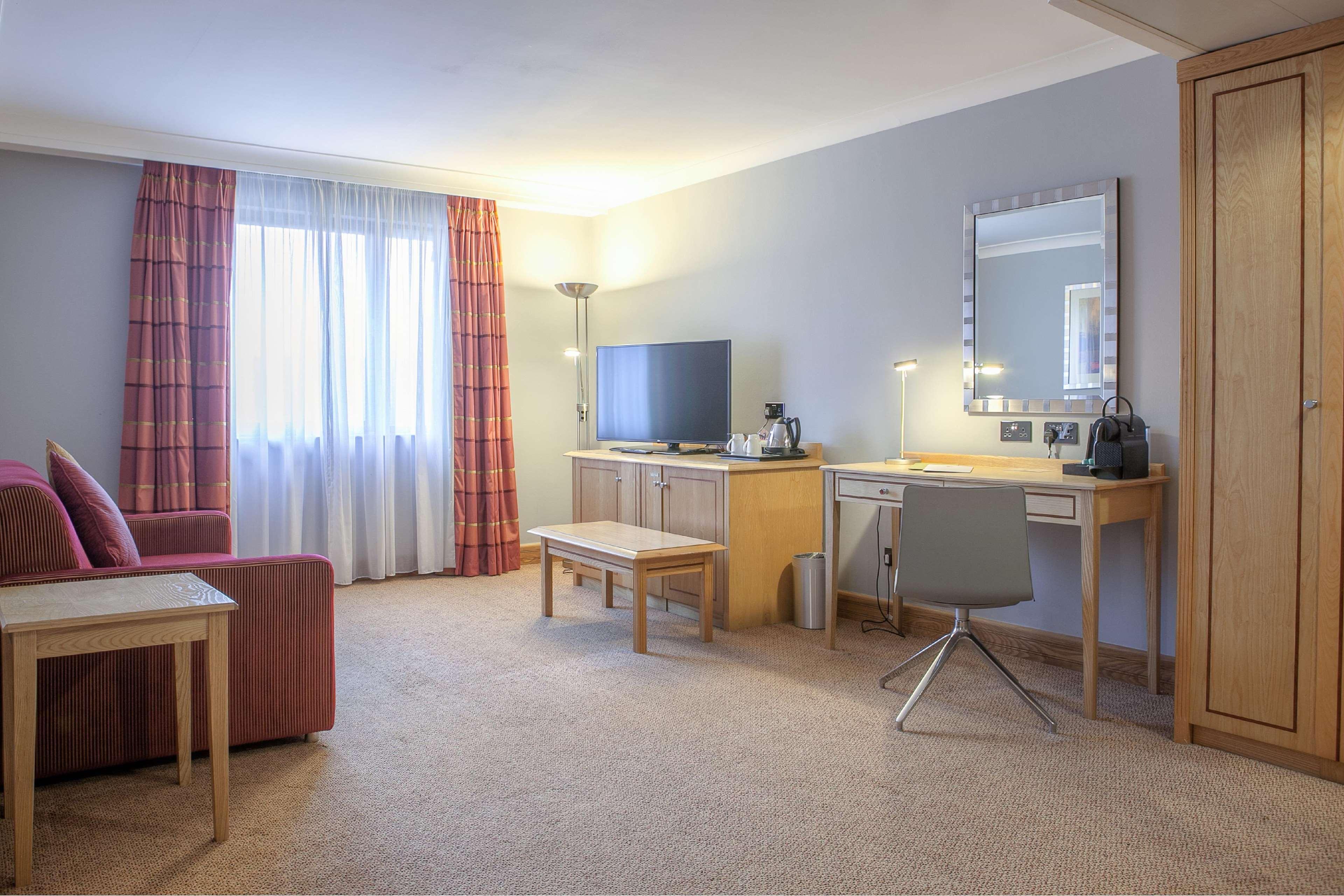 Doubletree By Hilton Swindon Hotel Exteriér fotografie