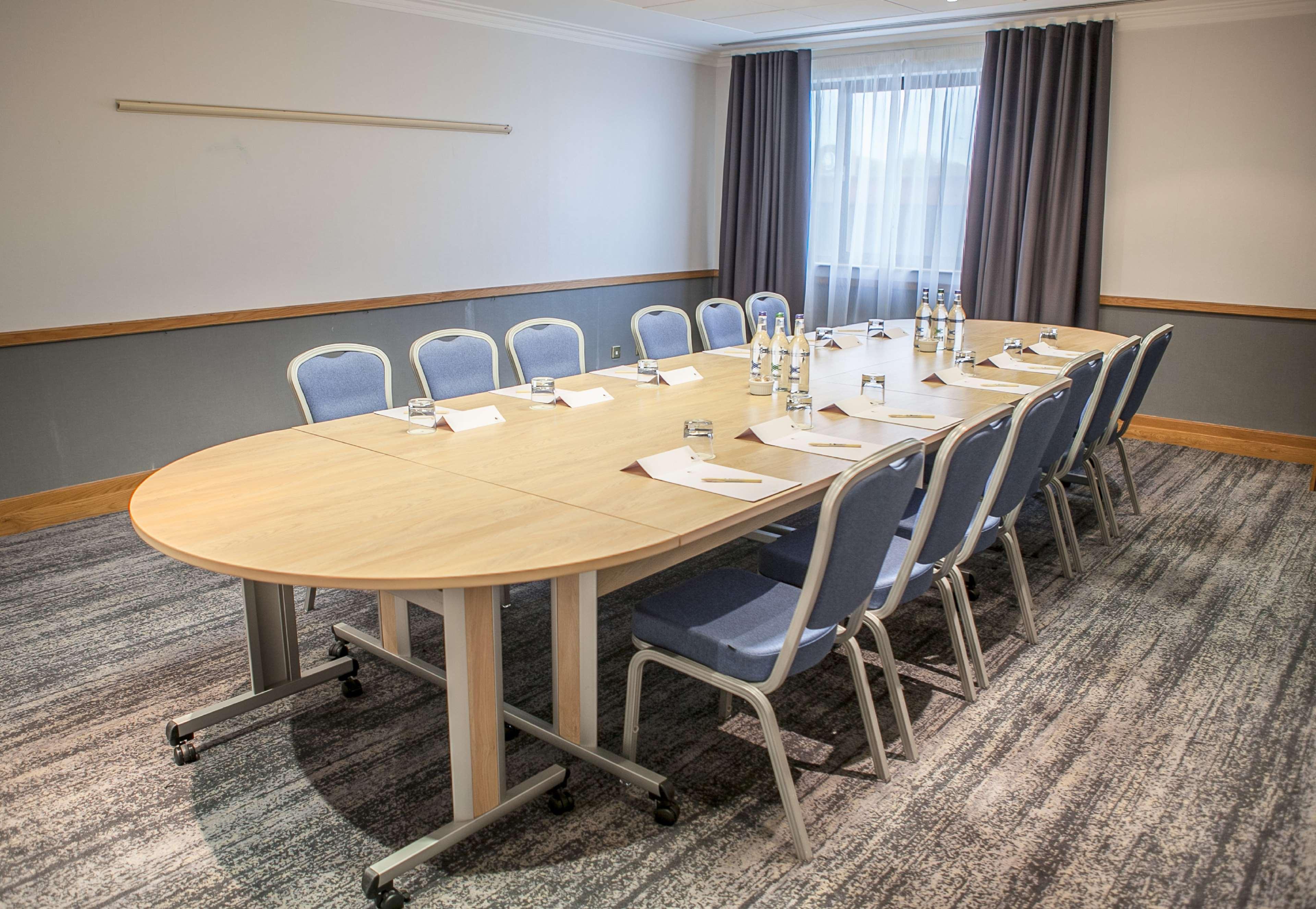Doubletree By Hilton Swindon Hotel Exteriér fotografie