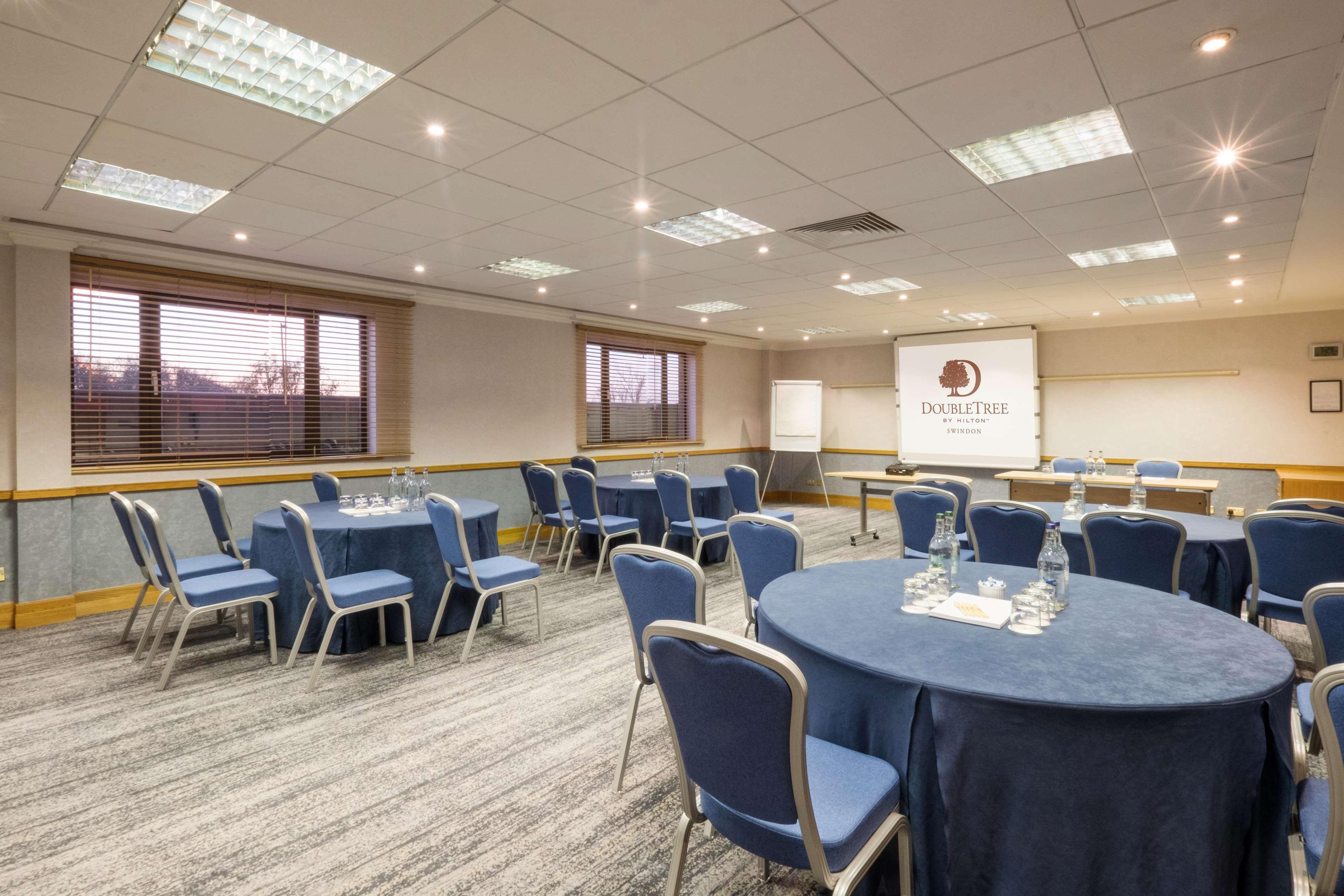 Doubletree By Hilton Swindon Hotel Exteriér fotografie