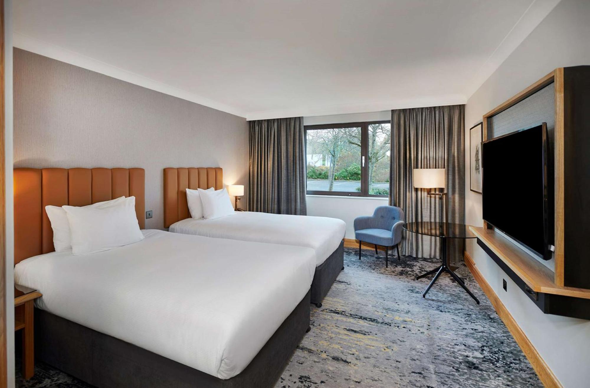 Doubletree By Hilton Swindon Hotel Exteriér fotografie