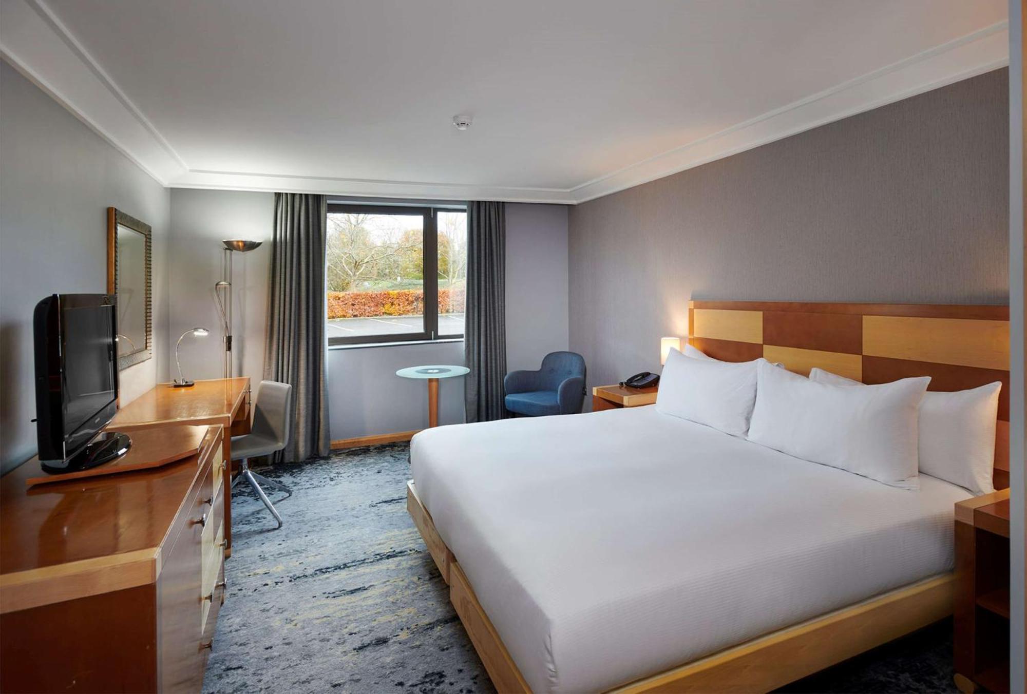 Doubletree By Hilton Swindon Hotel Exteriér fotografie