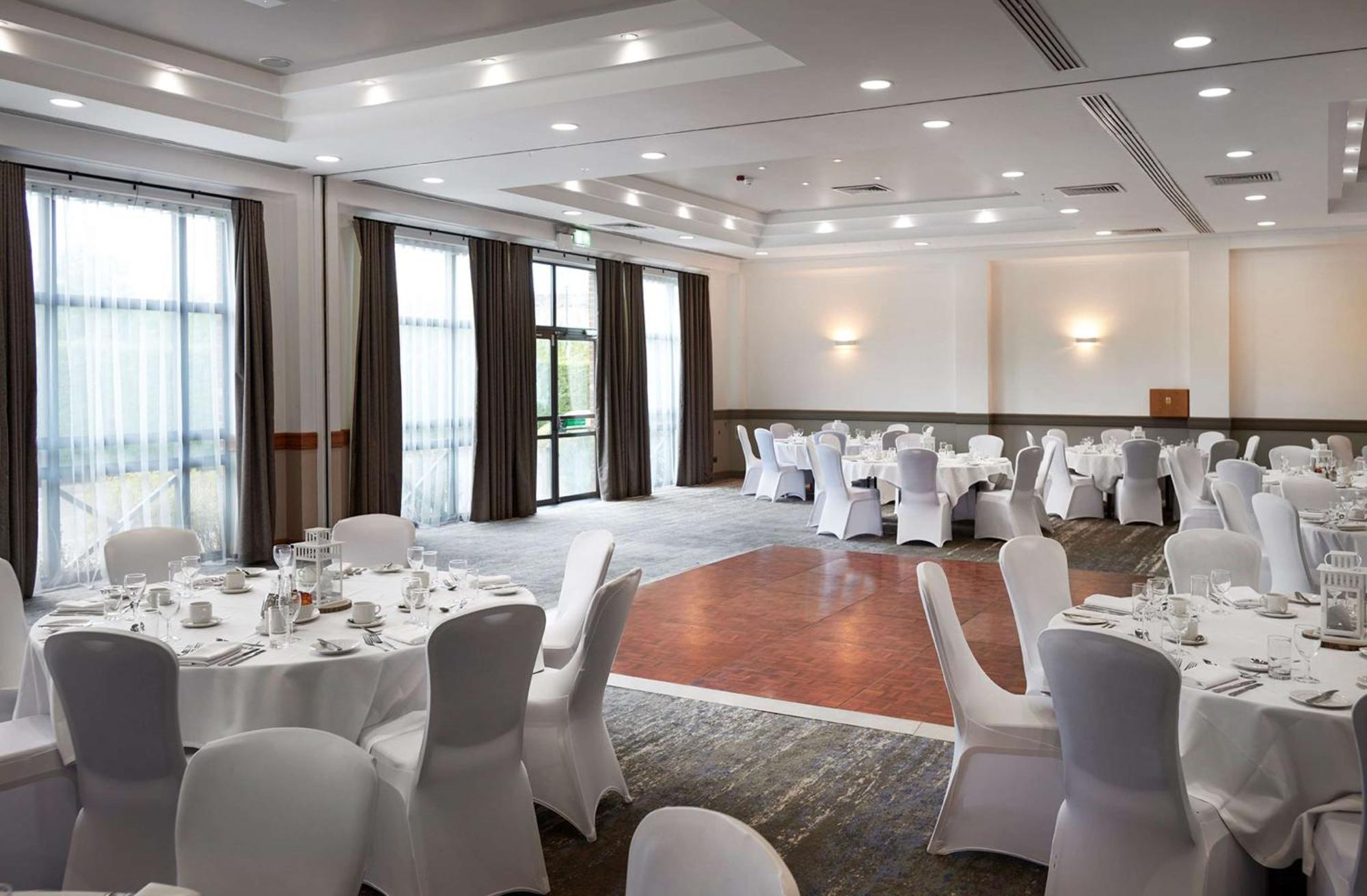 Doubletree By Hilton Swindon Hotel Exteriér fotografie