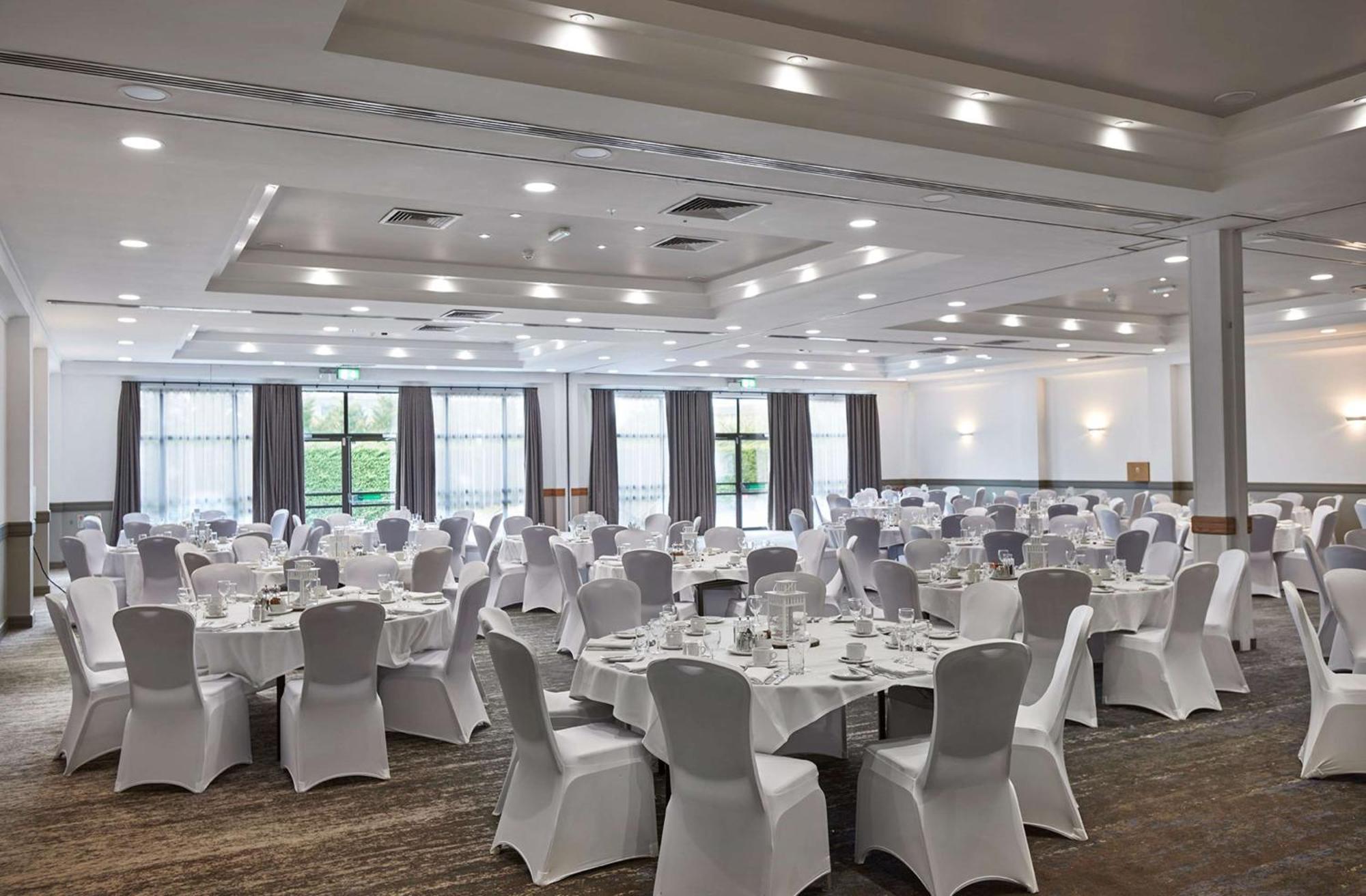 Doubletree By Hilton Swindon Hotel Exteriér fotografie