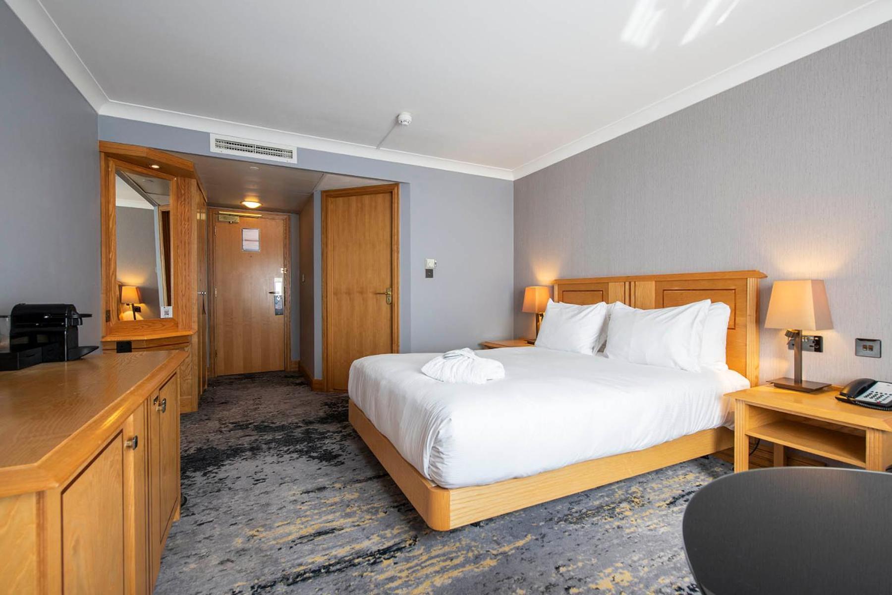 Doubletree By Hilton Swindon Hotel Exteriér fotografie