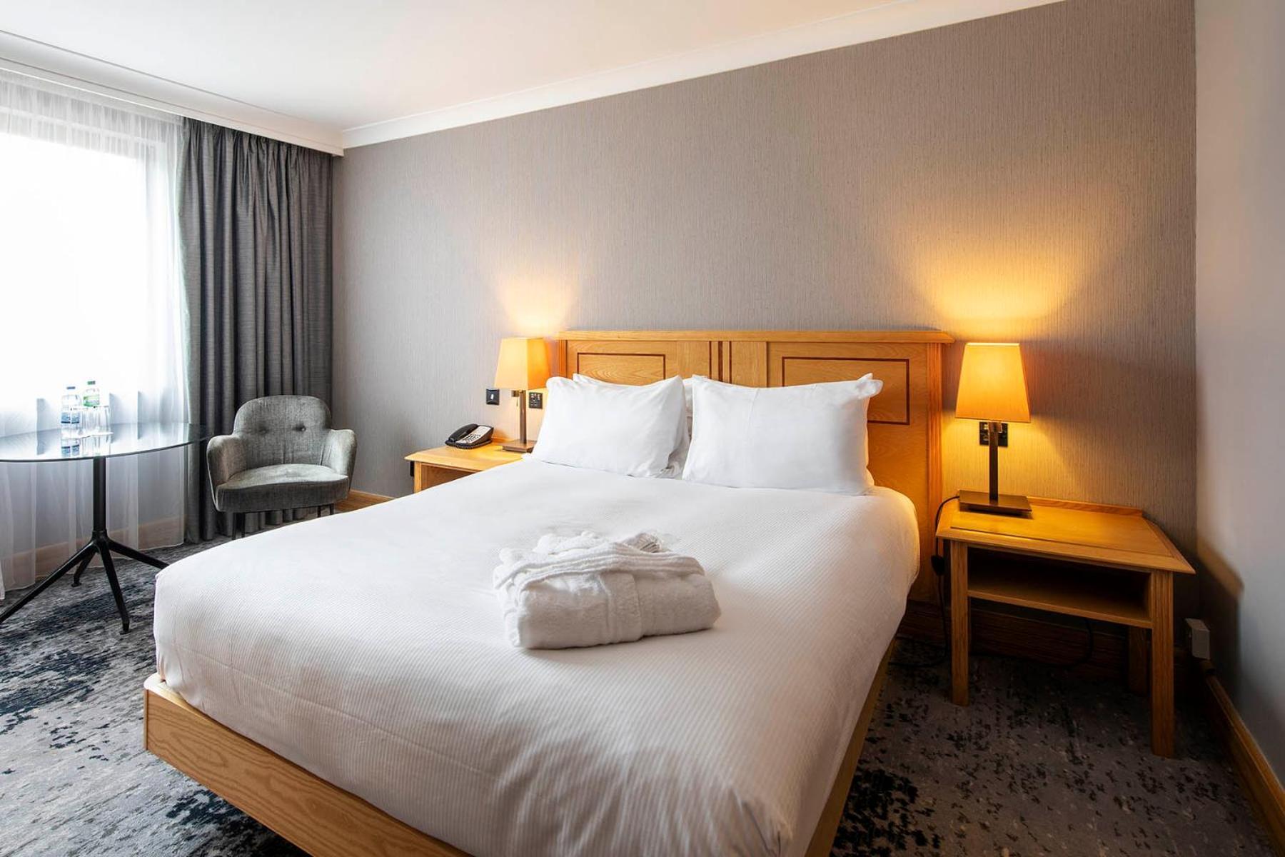 Doubletree By Hilton Swindon Hotel Exteriér fotografie