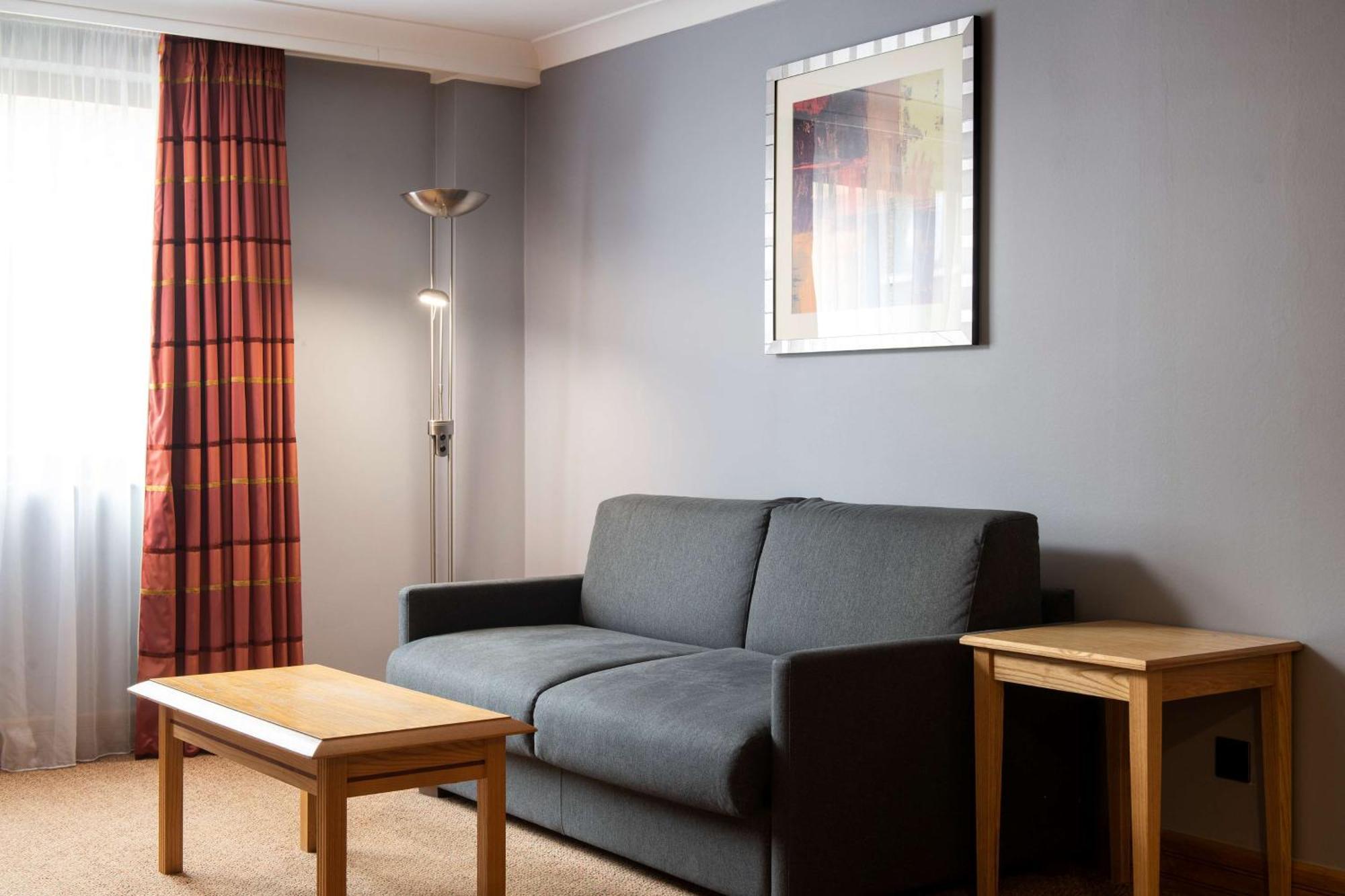 Doubletree By Hilton Swindon Hotel Exteriér fotografie