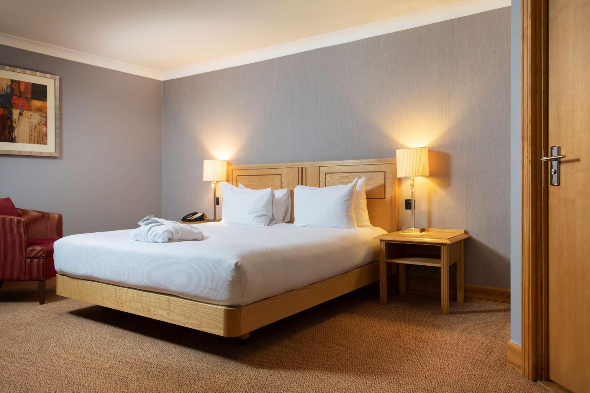 Doubletree By Hilton Swindon Hotel Exteriér fotografie