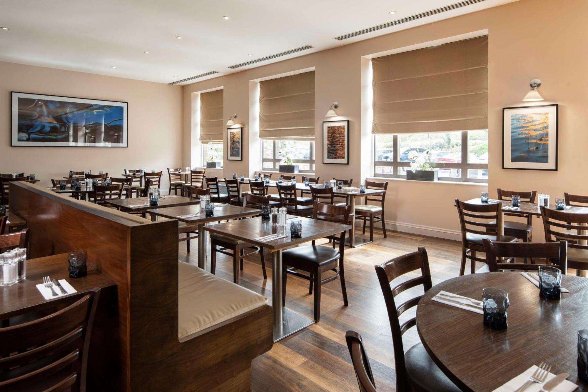 Doubletree By Hilton Swindon Hotel Exteriér fotografie