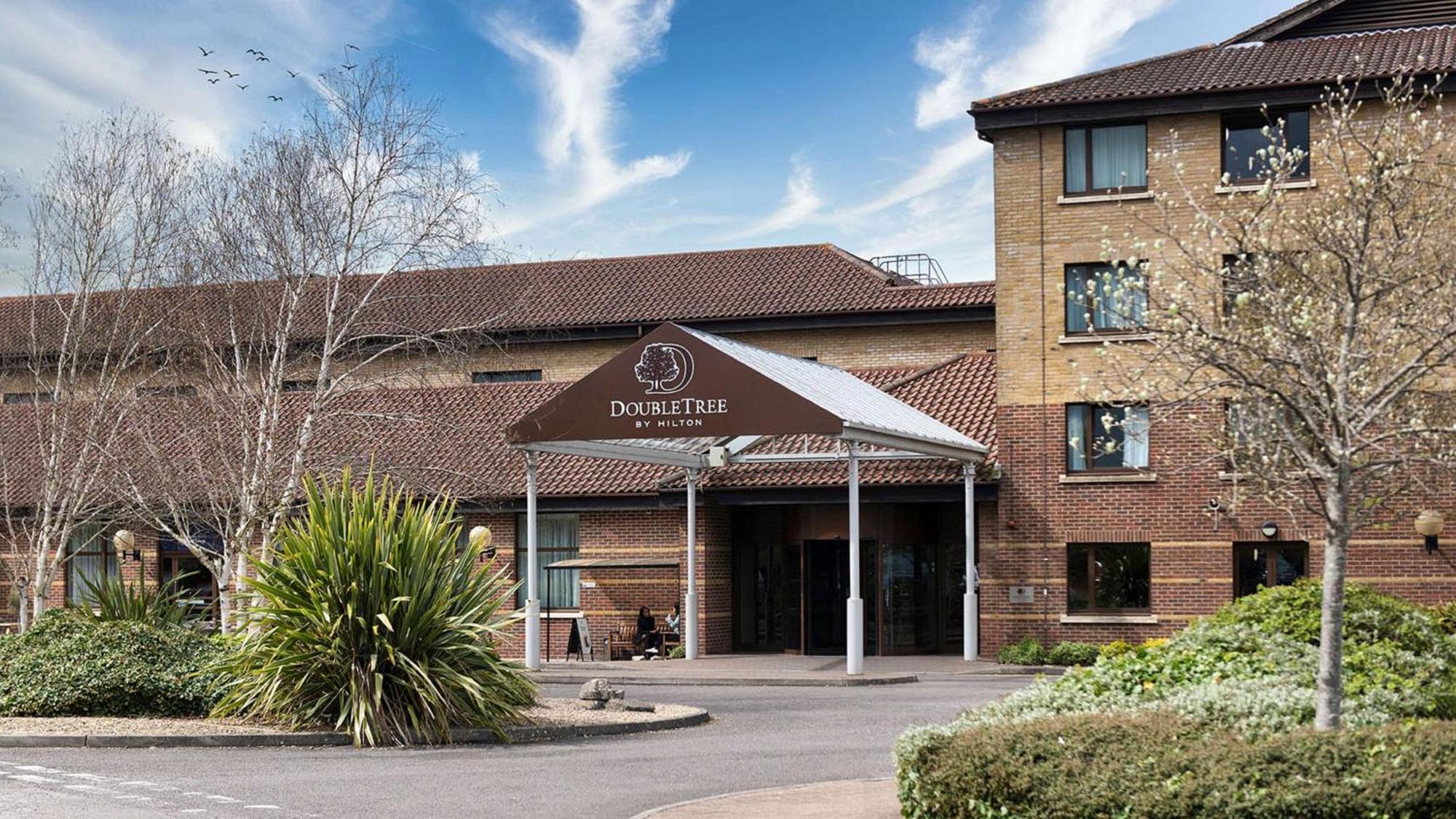 Doubletree By Hilton Swindon Hotel Exteriér fotografie