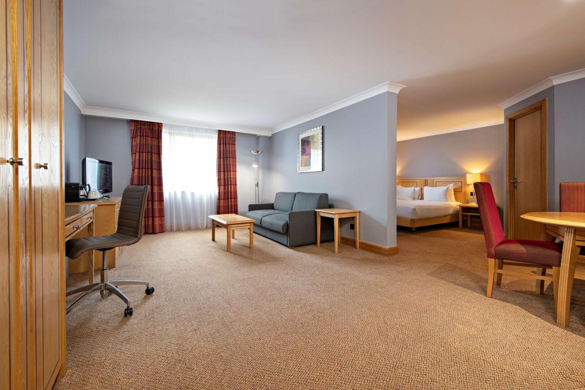 Doubletree By Hilton Swindon Hotel Exteriér fotografie